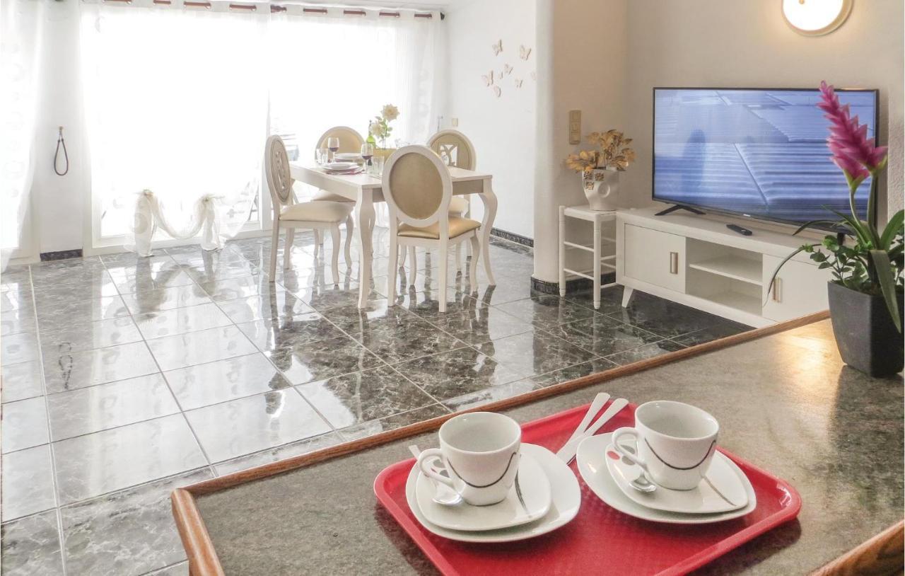 2 Bedroom Stunning Apartment In Torrevieja Esterno foto