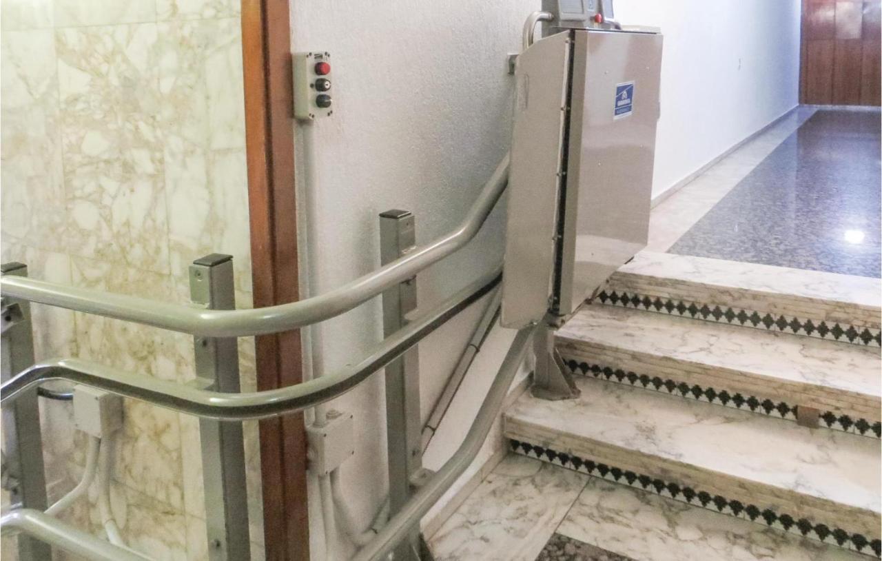 2 Bedroom Stunning Apartment In Torrevieja Esterno foto