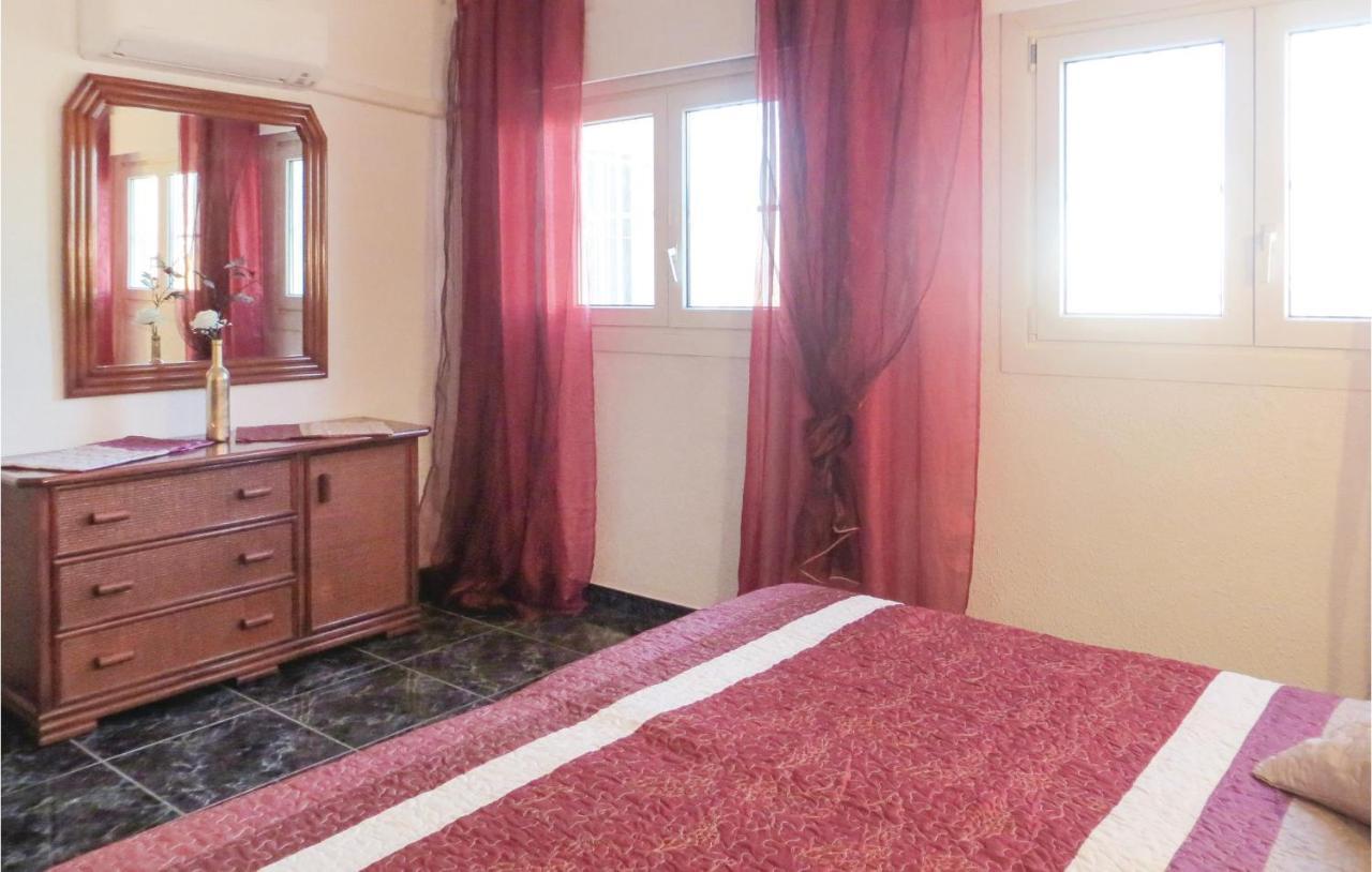 2 Bedroom Stunning Apartment In Torrevieja Esterno foto