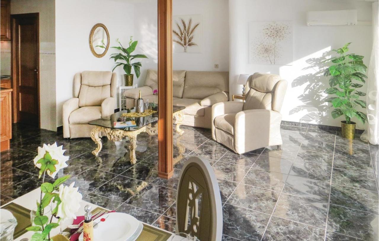 2 Bedroom Stunning Apartment In Torrevieja Esterno foto