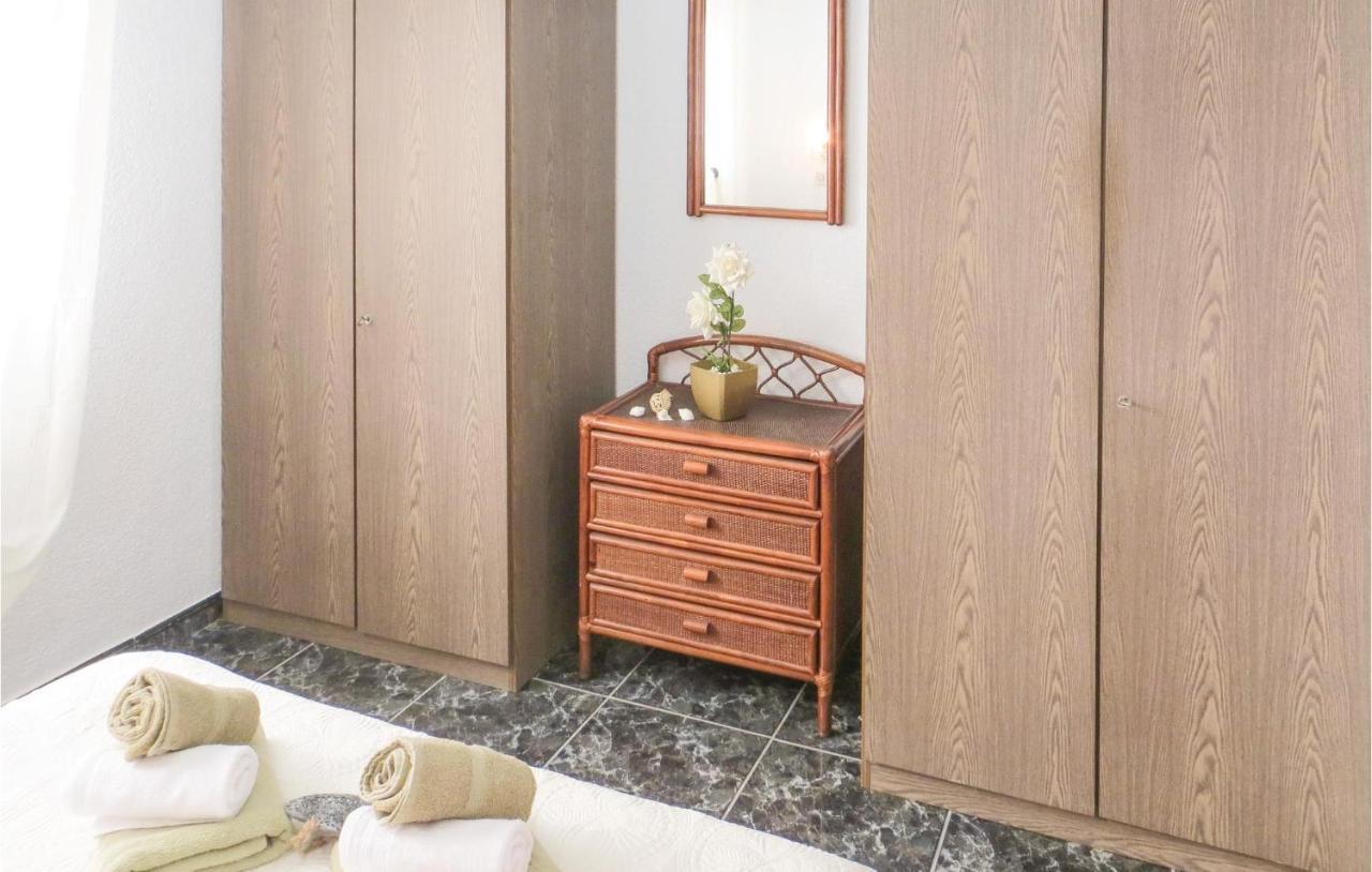 2 Bedroom Stunning Apartment In Torrevieja Esterno foto