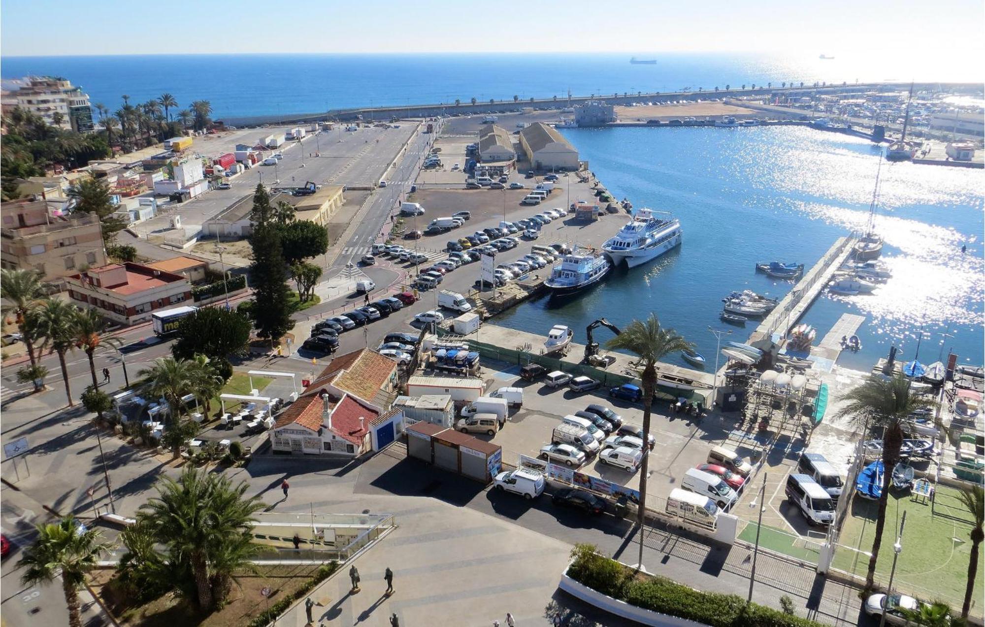 2 Bedroom Stunning Apartment In Torrevieja Esterno foto